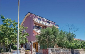 Cozy Apartment In Novi Vinodolski With Kitchen